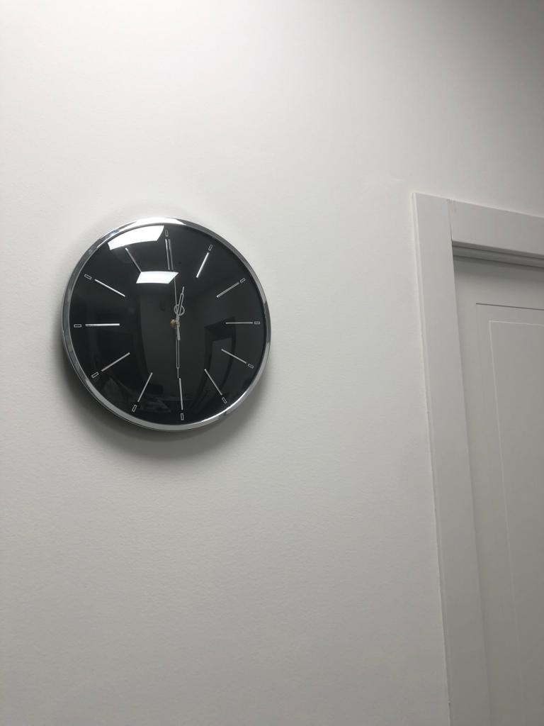 orologio a muro con telecamera wifi